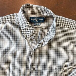 Ralph Lauren’s “Blaire” Button Down Shirt in 100% Cotton. Grey pearlized buttons